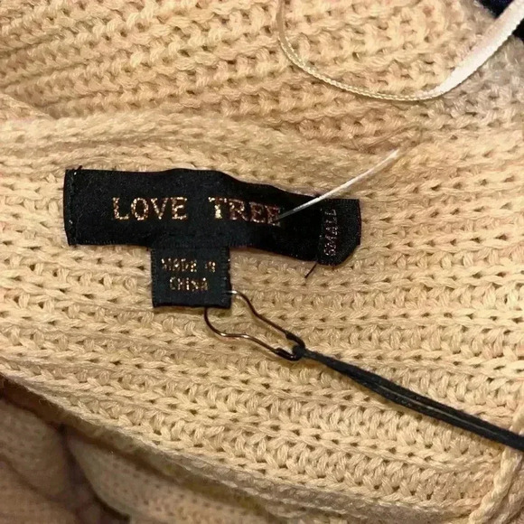 Warm & Cozy Beige V-Neck Chunky Knit Oversized Sweater Twist Knot, Crop - Picture 6 of 6